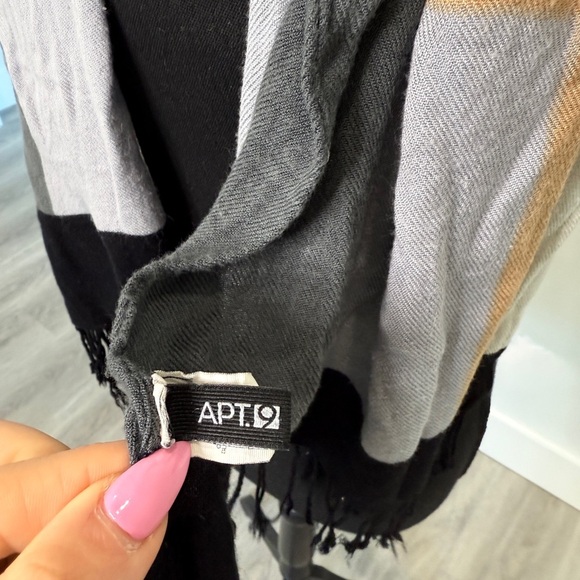 Apt.9 Neutral Women's Scarf - Picture 4 of 4